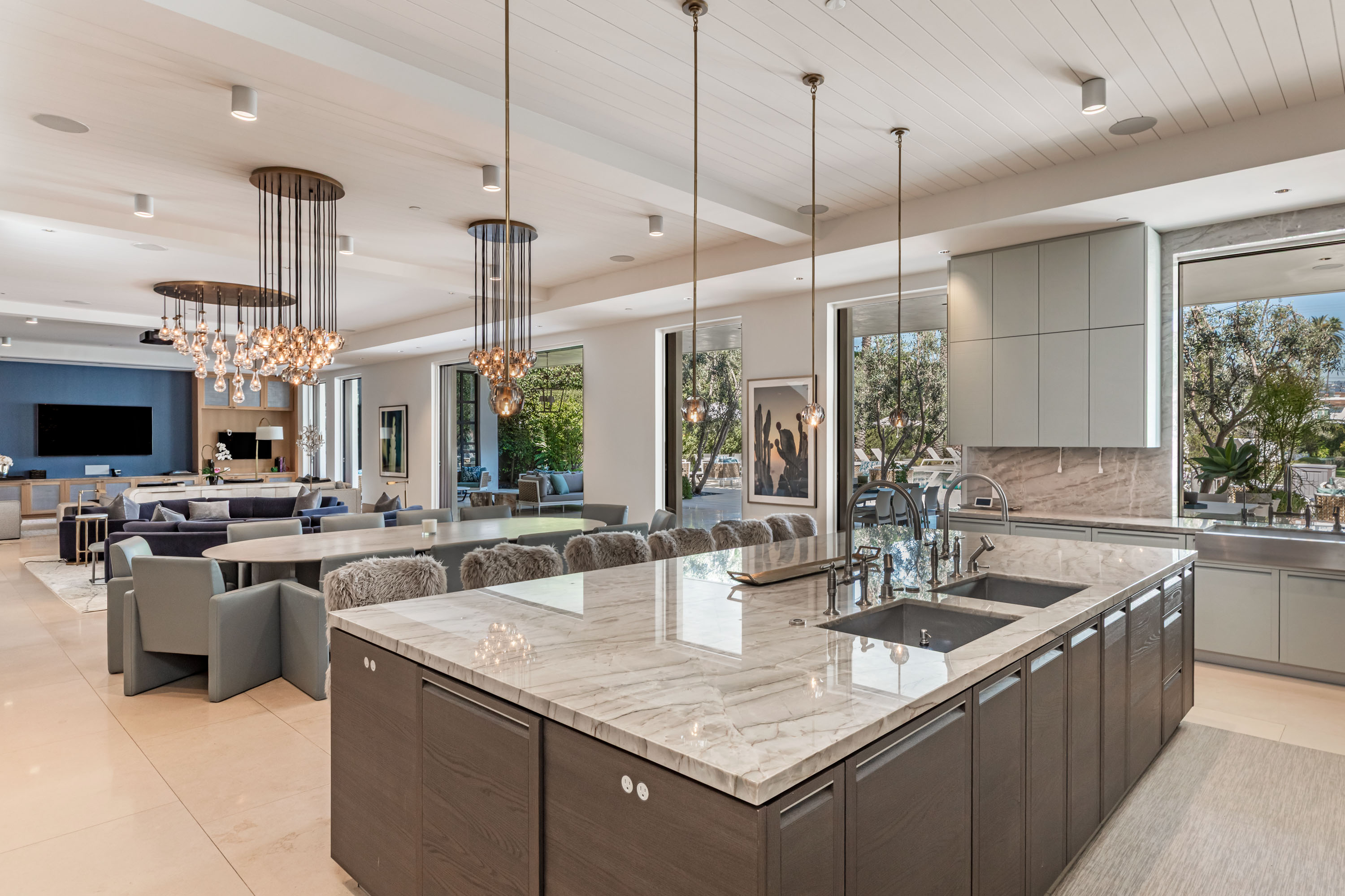 Dining room for 18