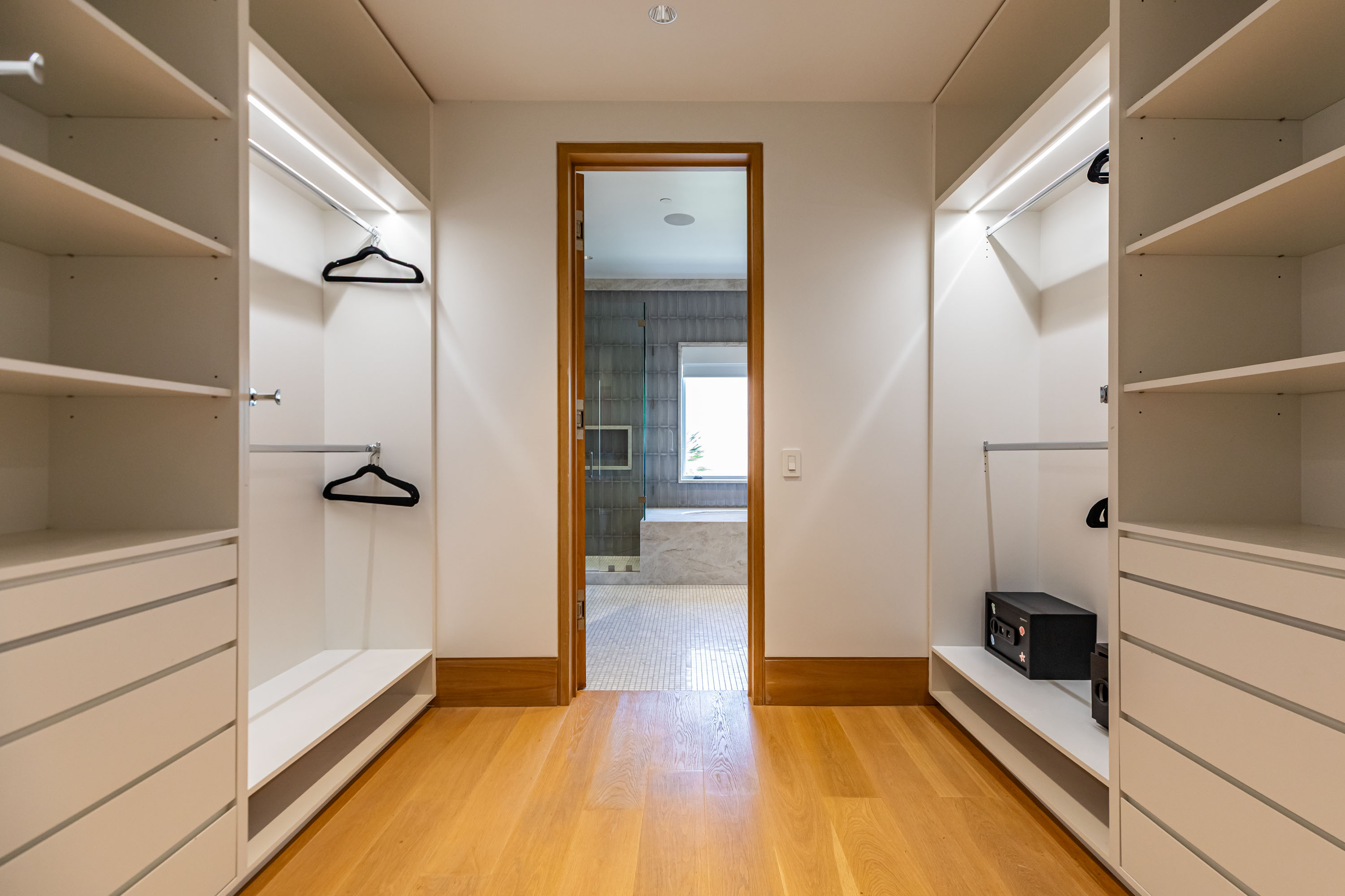 Primary suite living