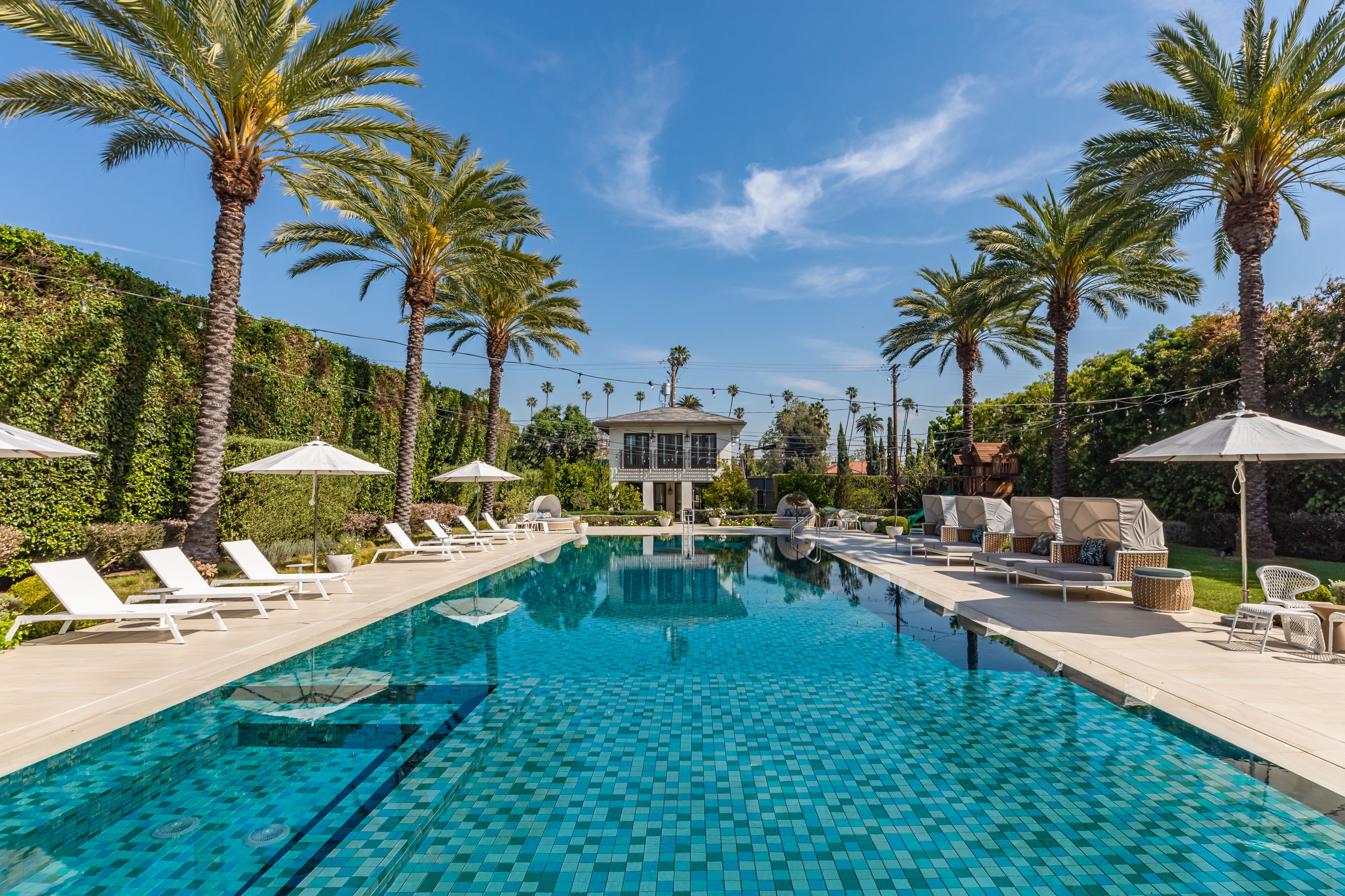 Zero edge infinity pool