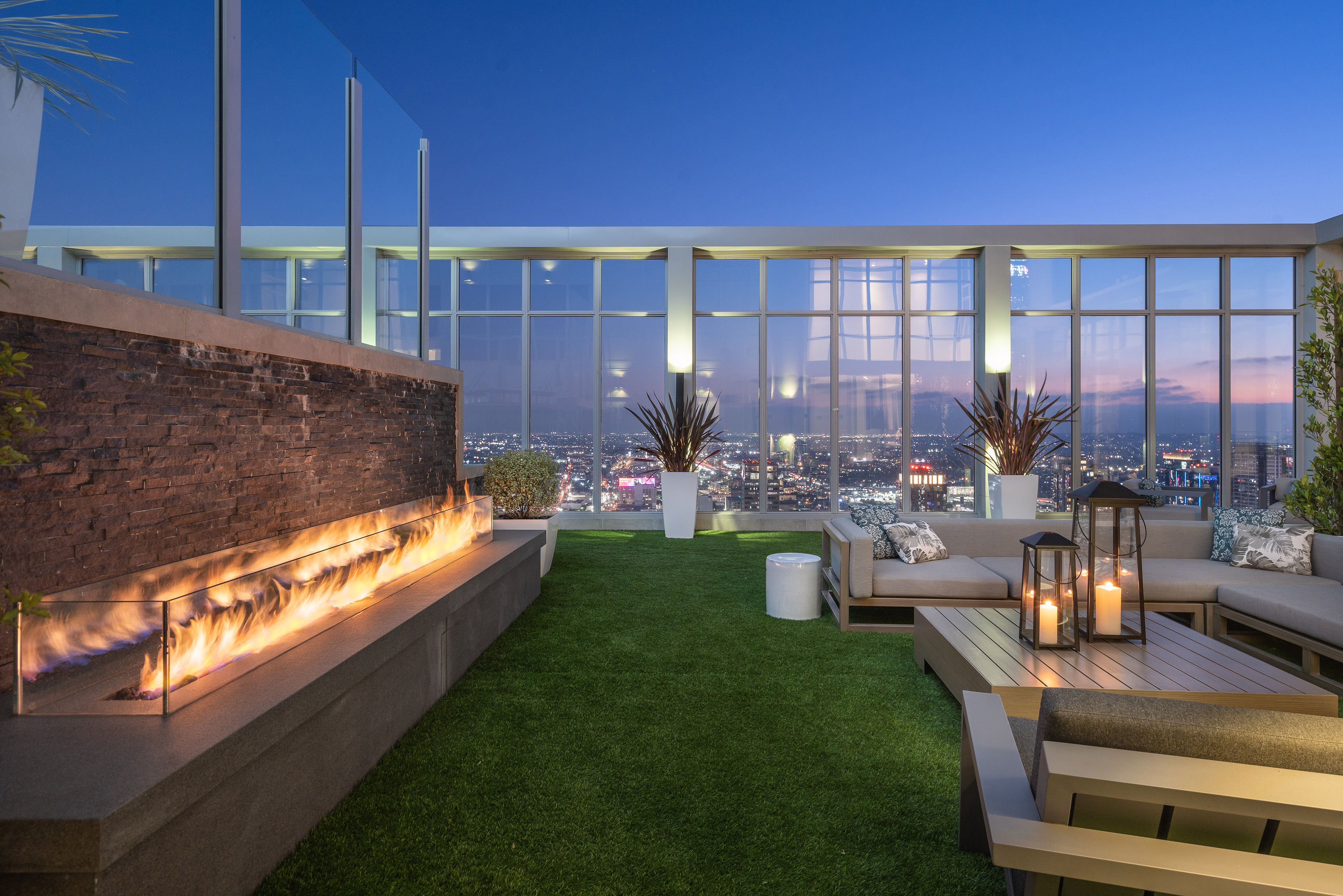 825 S. Hill living space at twilight