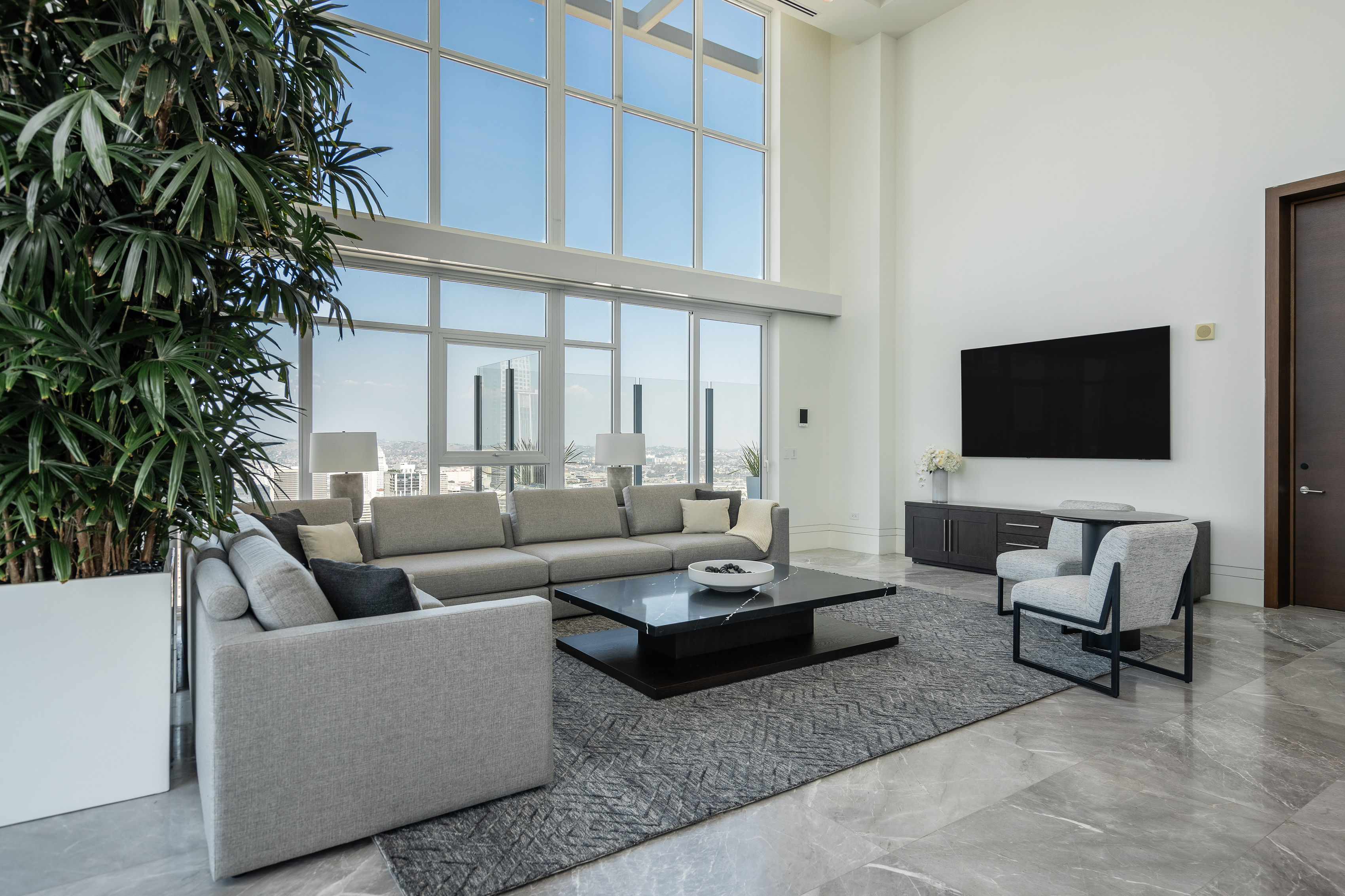 825 S. Hill main-level dining and kitchen with marble finishes