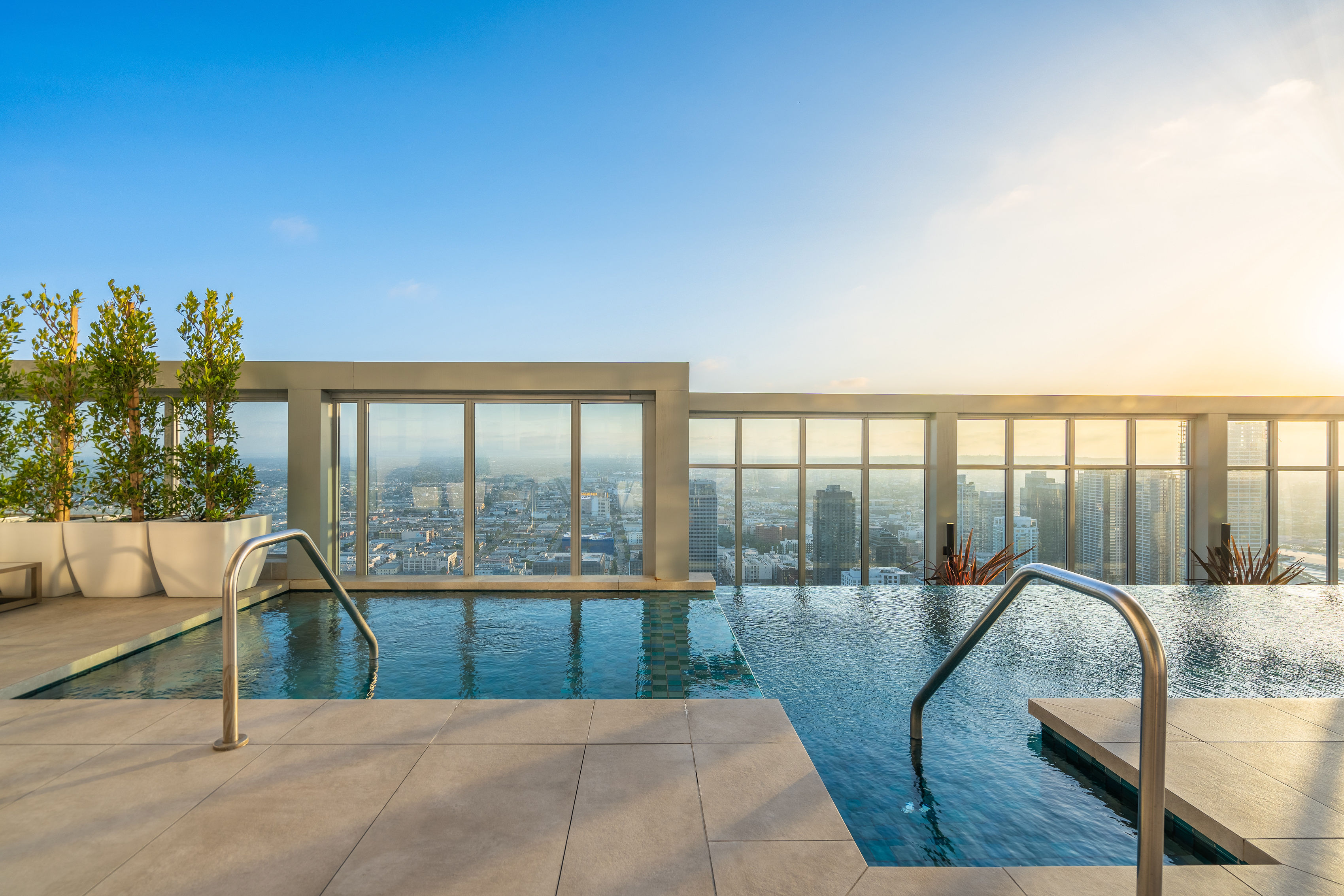825 S. Hill rooftop infinity pool at sunset with downtown Los Angeles skyline