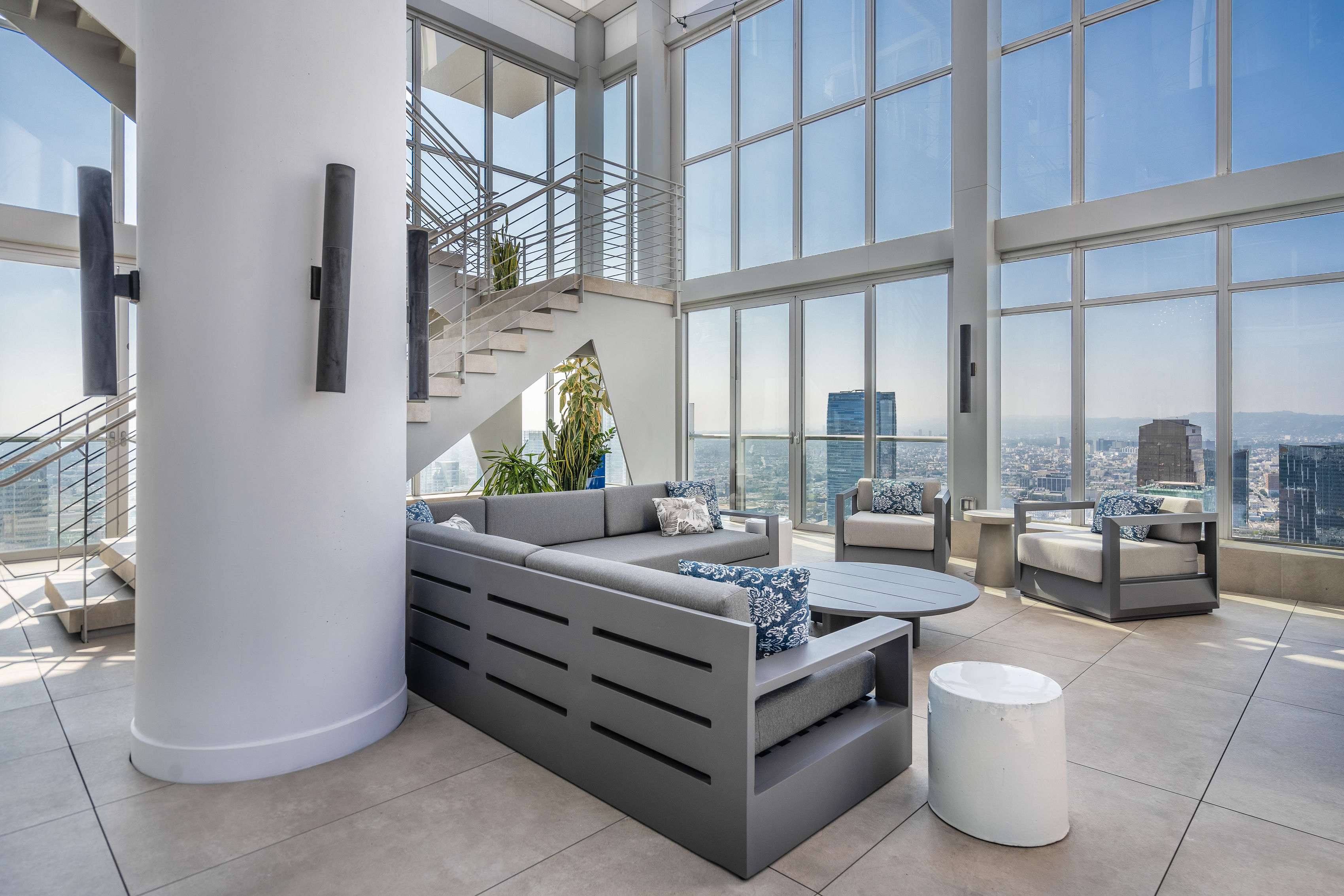 825 S. Hill rooftop patio with outdoor seating
