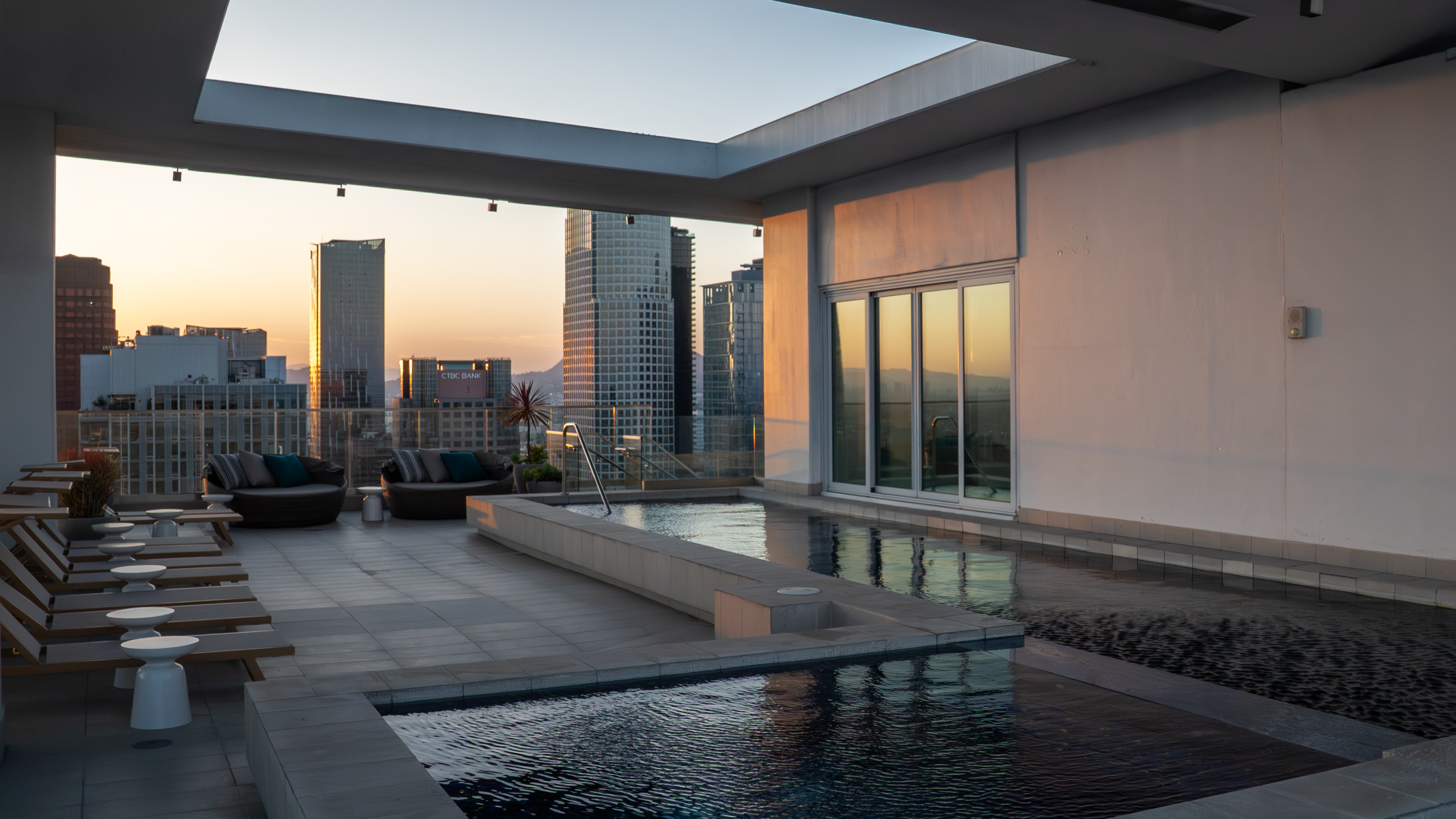 888 S. Olive rooftop pool and spa at dusk
