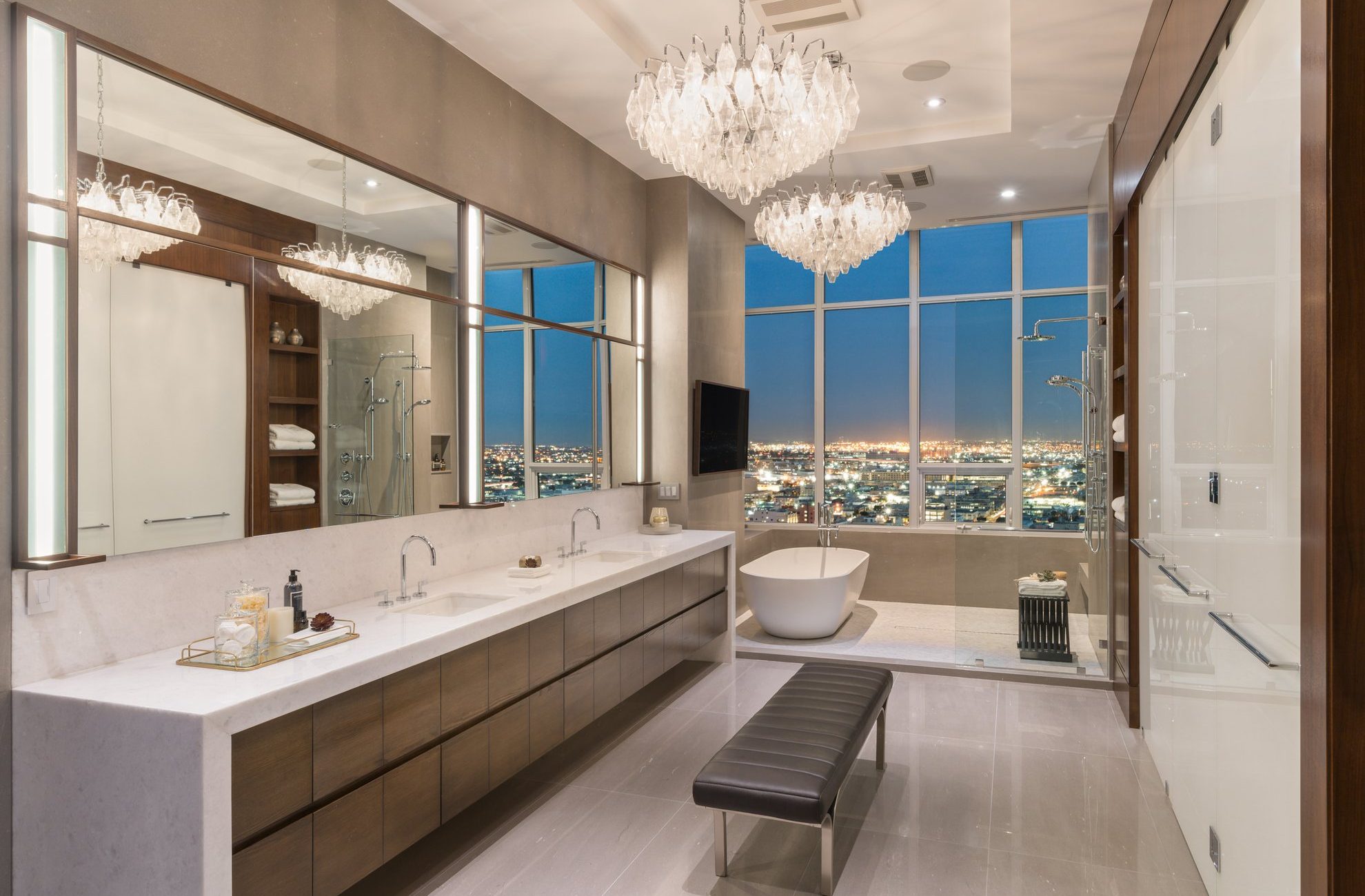 888 S. Olive primary ensuite with soaking tub and city view