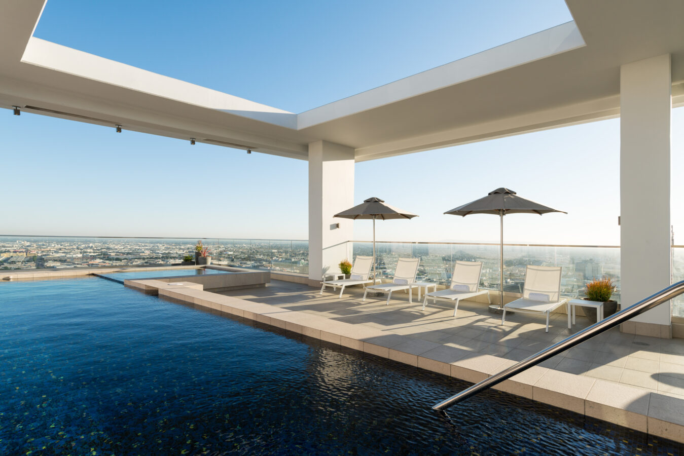 888 S. Olive rooftop pool with lounge chairs and pergola
