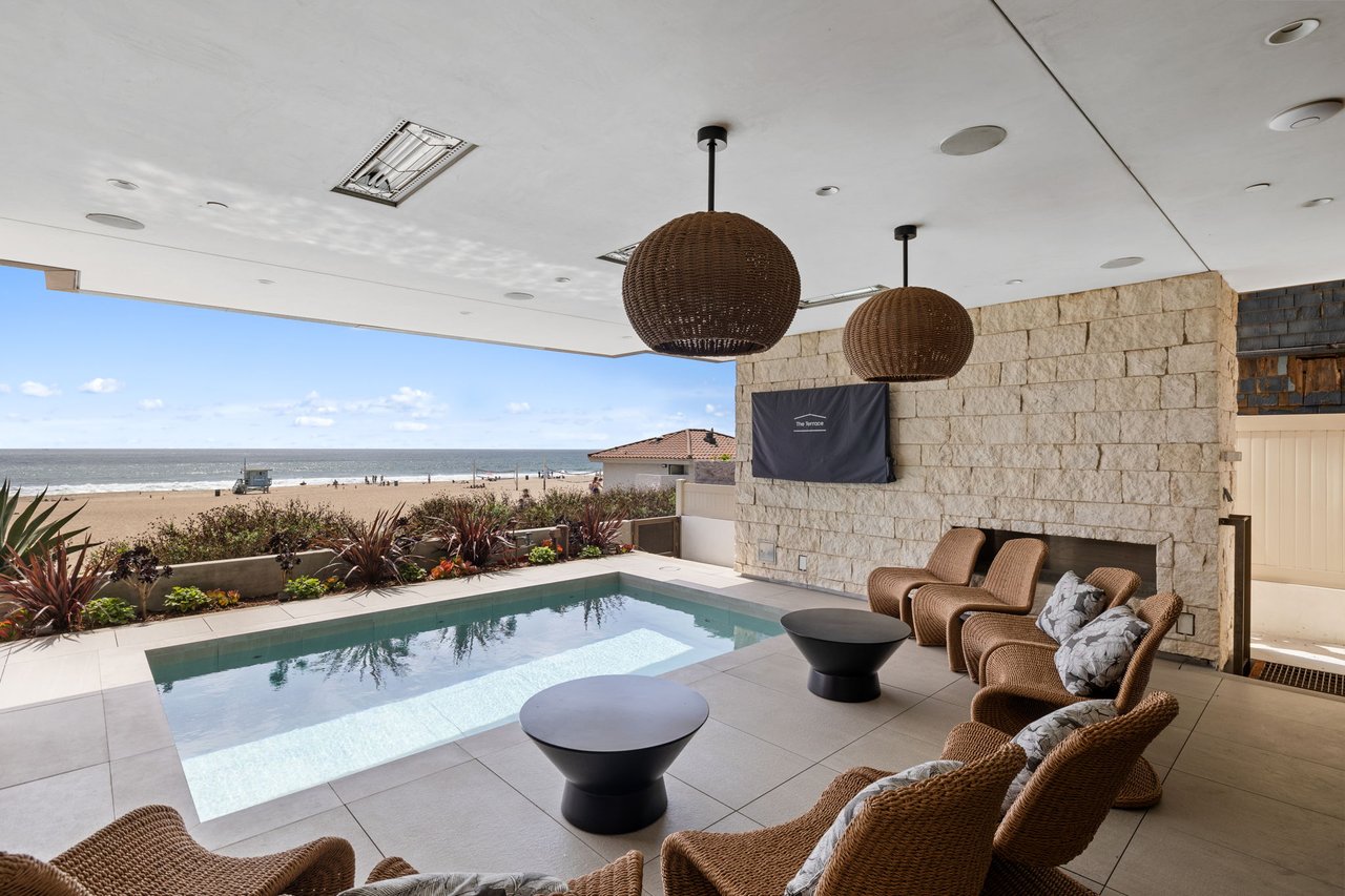 Moveable floor pool with beach and Pacific views